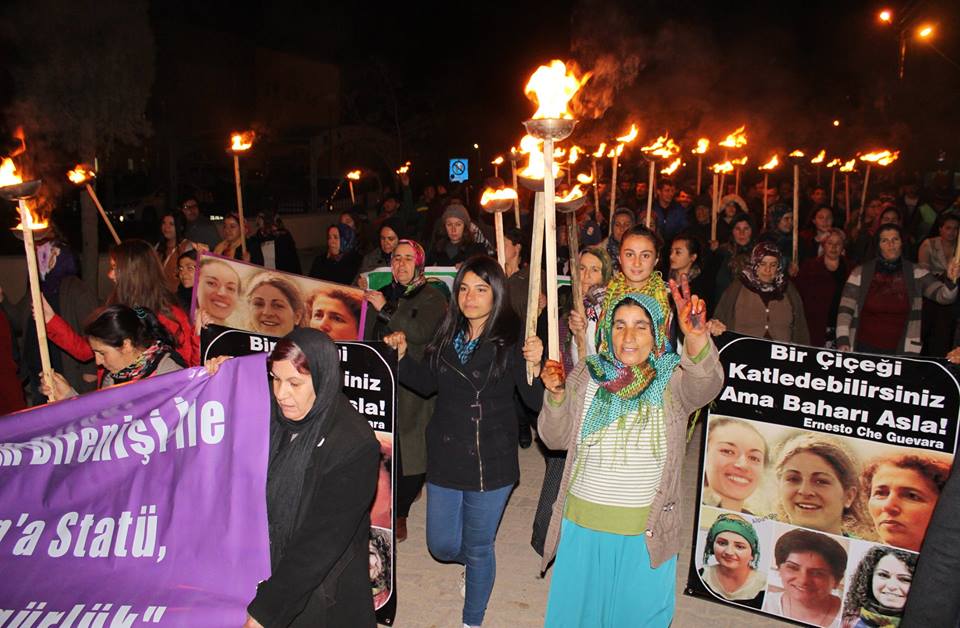 HalfetiB's tweet photo. Uluslararası komplo Halfeti'de meşaleli yürüyüşle protesto edildi

https://t.co/MPpnZKY3e8 https://t.co/UV2wDC0cX7
