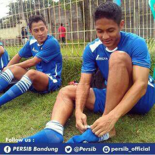 ULTRAS_BANDUNG's tweet photo. wilujeng sumping @samsul9arif &amp; purawaka yudi di @PersibOfficial semoga betah,loyal &amp; bermain maksimal #BandungPride https://t.co/fqF4bt0kxp