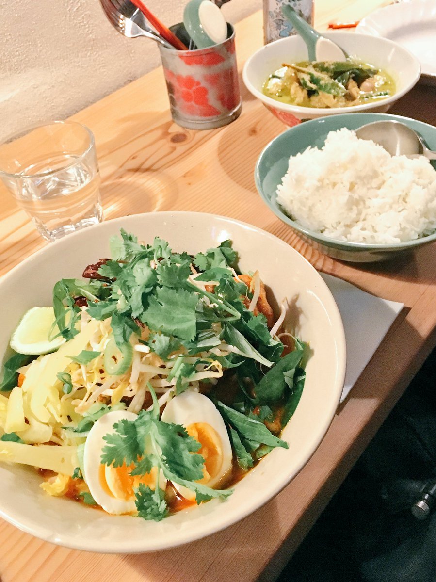 mrstweetperth's tweet photo. Checking out #longchims #laksa #greencurry #cocktails #streetart #perth 🍜🍹 https://t.co/yDt7YZks5N