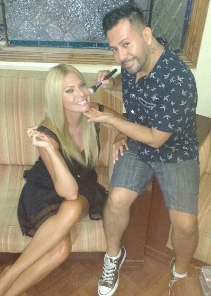 Nandomakeup's tweet photo. Hoy día me dediqué a la TV HOST , LAURA HUARCAYO ...La pasamos SUPER BIEN...Estrené nuevos productos y técnicas 😄😄😄 https://t.co/iEmc9hOGjE