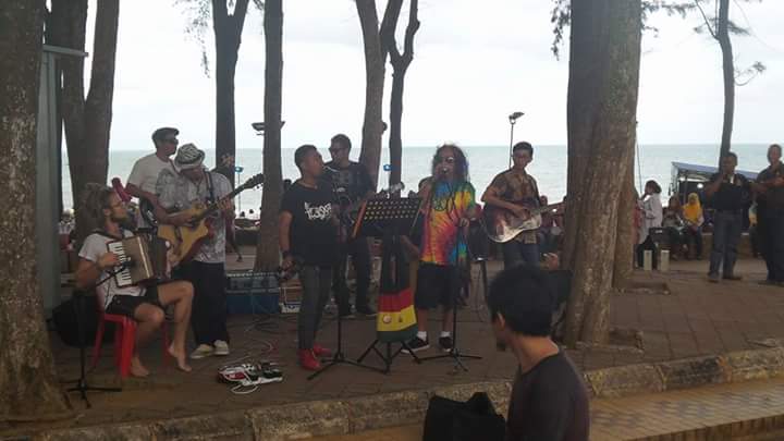 At teluk cempedak kuantan