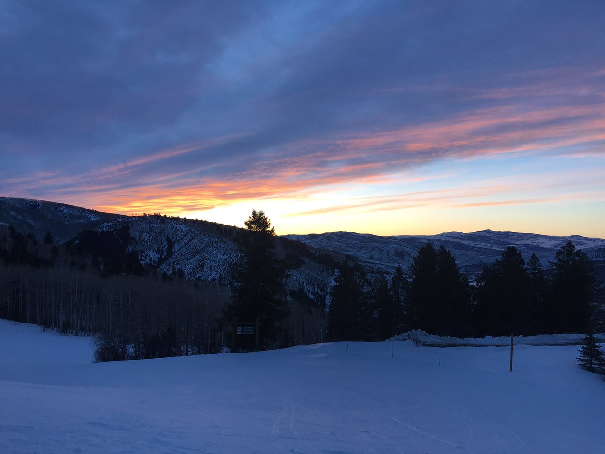 deanaperlmutter's tweet photo. Snowshoeing 2 dinner in the moonlight "It's a supernatural delight" #work2eat #zachscabin #beavercreek #mtnfriends https://t.co/FrIngp3IHV