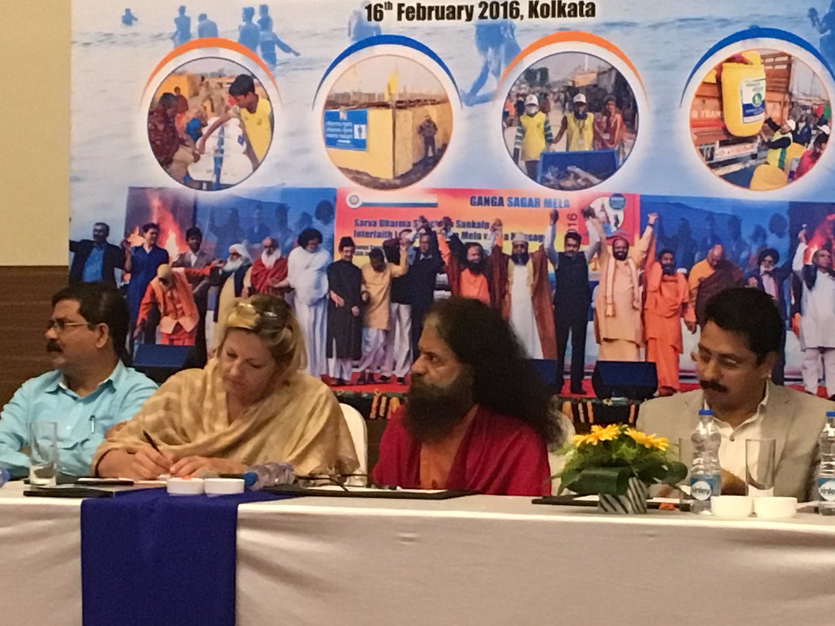<a href="/PujyaSwamiji/">Pujya Swamiji</a> says nation needs more dedicated &amp; committed leaders like <a href="/bavasalim/">salim bava</a>. @ToiletICO <a href="/UNICEFIndia/">UNICEF India</a>