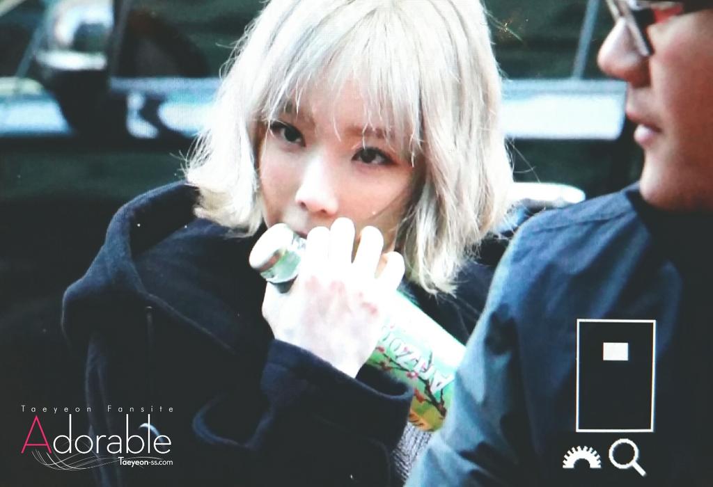 [PIC][17-02-2016]TaeYeon xuất hiện tại tòa nhà KBS để ghi hình cho chương trình "Yoo Hee Yeol's Sketchbook" vào hôm nay  CbUM9YOUcAA7pqD