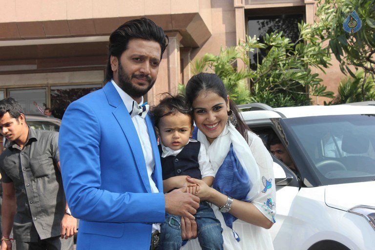 CelebsLittle's tweet photo. #Deshmukh and family. @Riteishd @geneliad #Riaan and the baby girl/boy who's yet to see the world :) 
#SalmanKhan https://t.co/7z4QTKSKs2