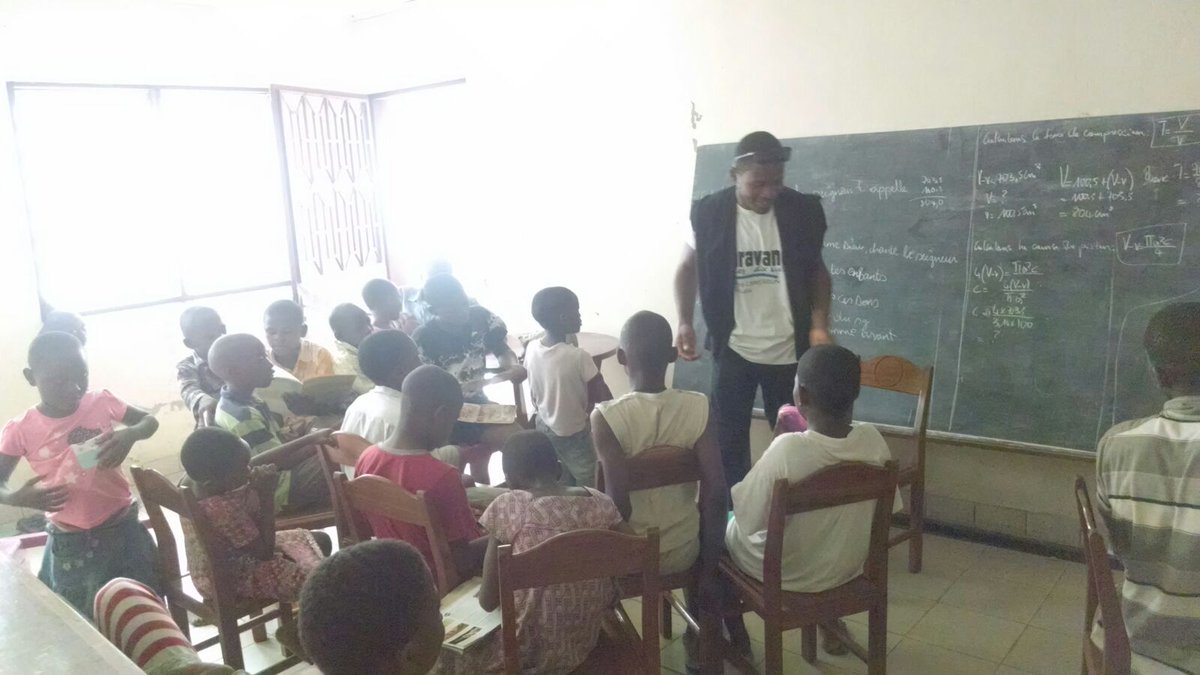 CaravaneCMR's tweet photo. Atlier d'expression écrite avec les enfants , Cc @LIFE237_  . https://t.co/hotneT7pQu