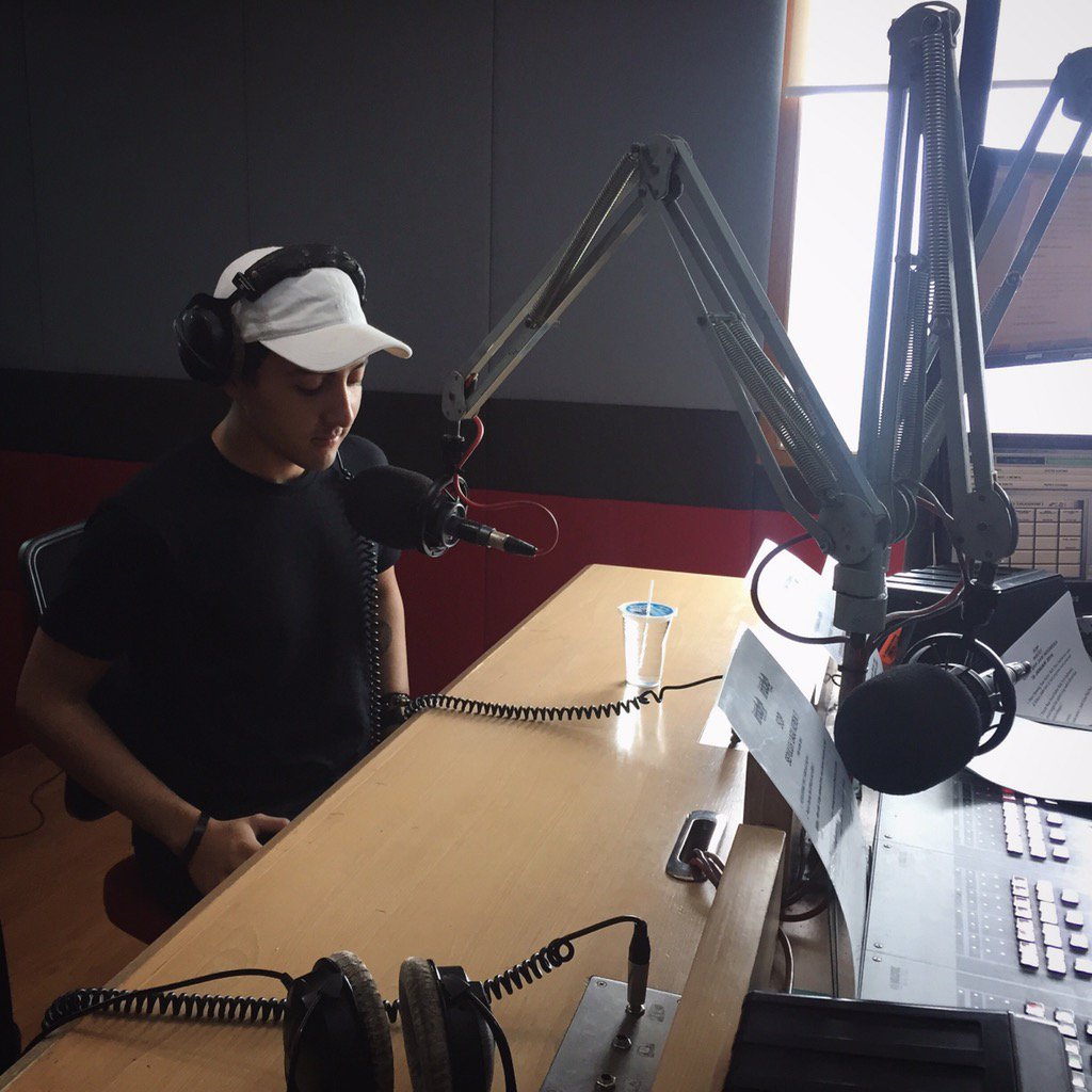 aronashab's tweet photo. live @Iradiojakarta 6 kota. halo semua https://t.co/c4dwvVuWvK