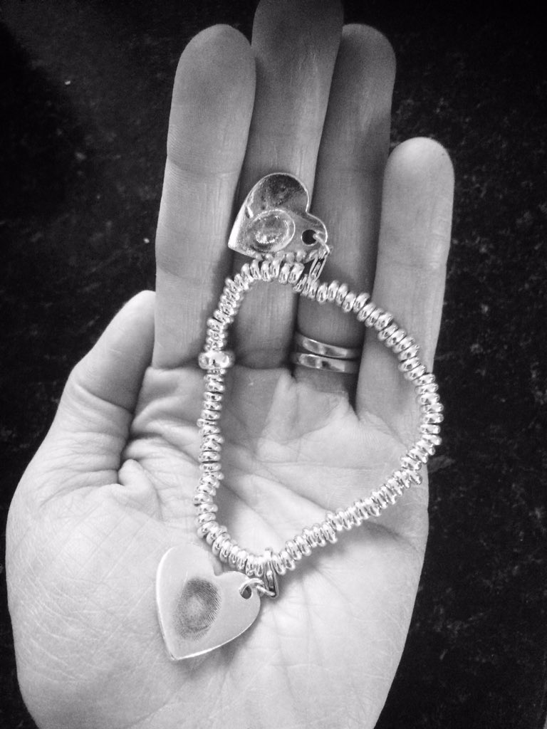 DeniseBFit's tweet photo. That feeling when you retrace a country walk and find something special you lost #winning https://t.co/DbZou7EY3s