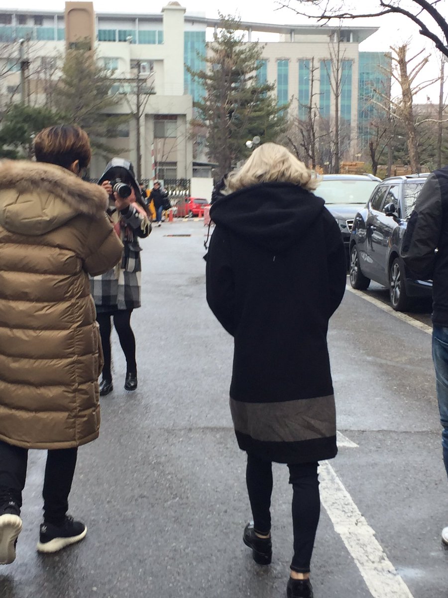 [PIC][17-02-2016]TaeYeon xuất hiện tại tòa nhà KBS để ghi hình cho chương trình "Yoo Hee Yeol's Sketchbook" vào hôm nay  CbUcEaDUUAAwCF1