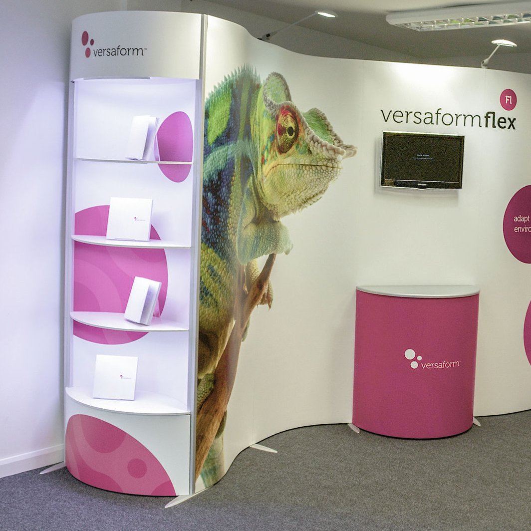 VersaformUK's tweet photo. Show off your stuff with our new LED shelving system #display #exhibition #events #retail #POS https://t.co/TB0IMb2WNi