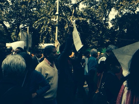 sagarikaghose's tweet photo. Don't beat up journalists on duty . Press freedom Zindabad! https://t.co/9LHLZiI21E
