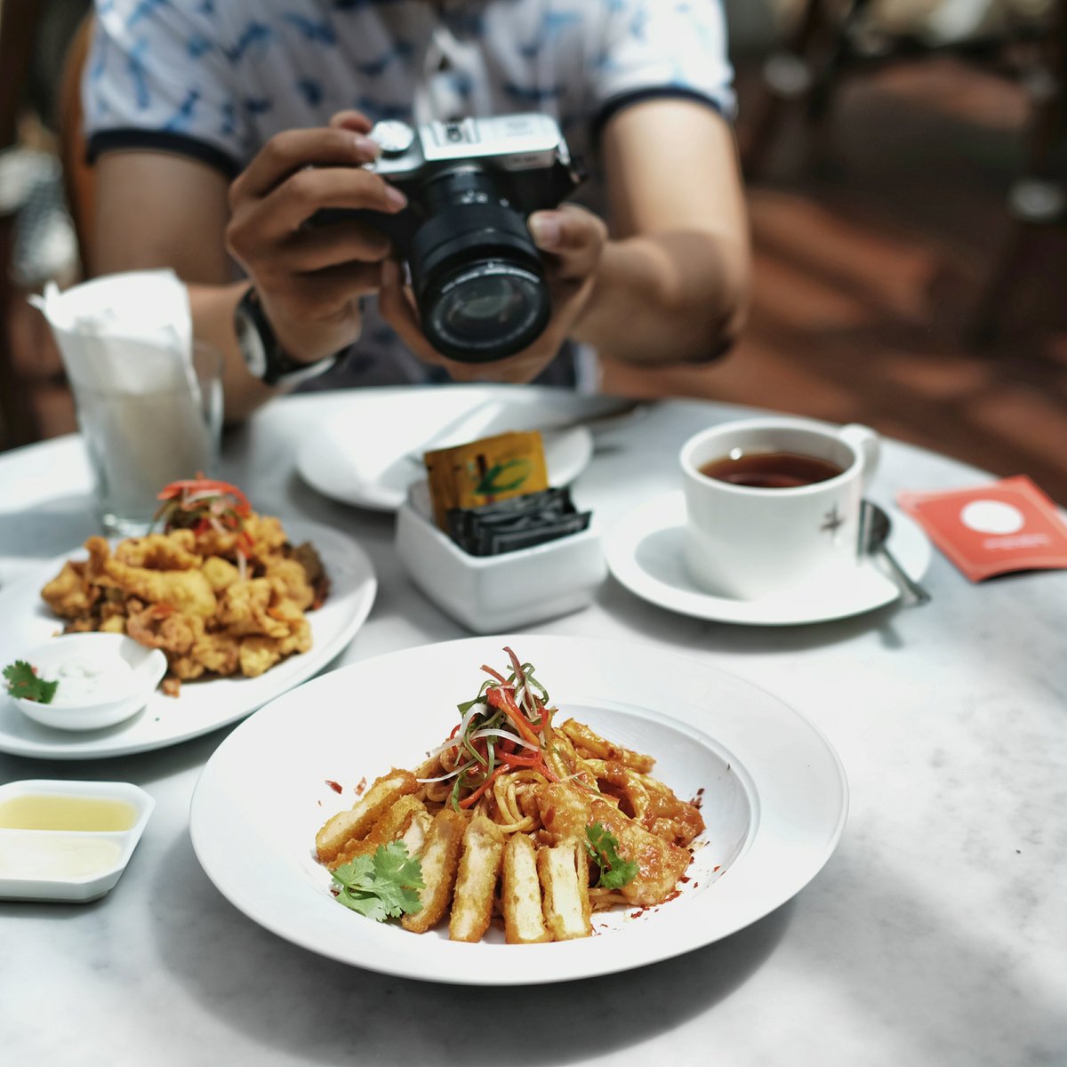 OhLaLa_ID's tweet photo. It's been everyone’s habit to take photo before having their food.Mention your friends who always do this
#OHLALAid https://t.co/Dg1LguZLFT