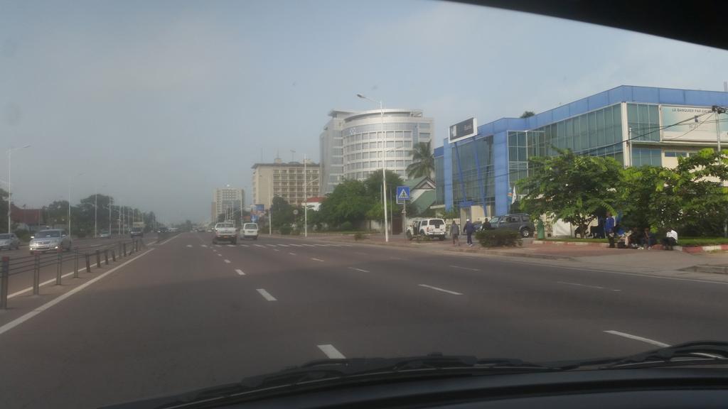 Merci aux ministres davoir répondu à la ville morte.Immeubl intelligent:vide <a href="/matata/">matata</a> ? Peuple alobi stopper #YEBELA