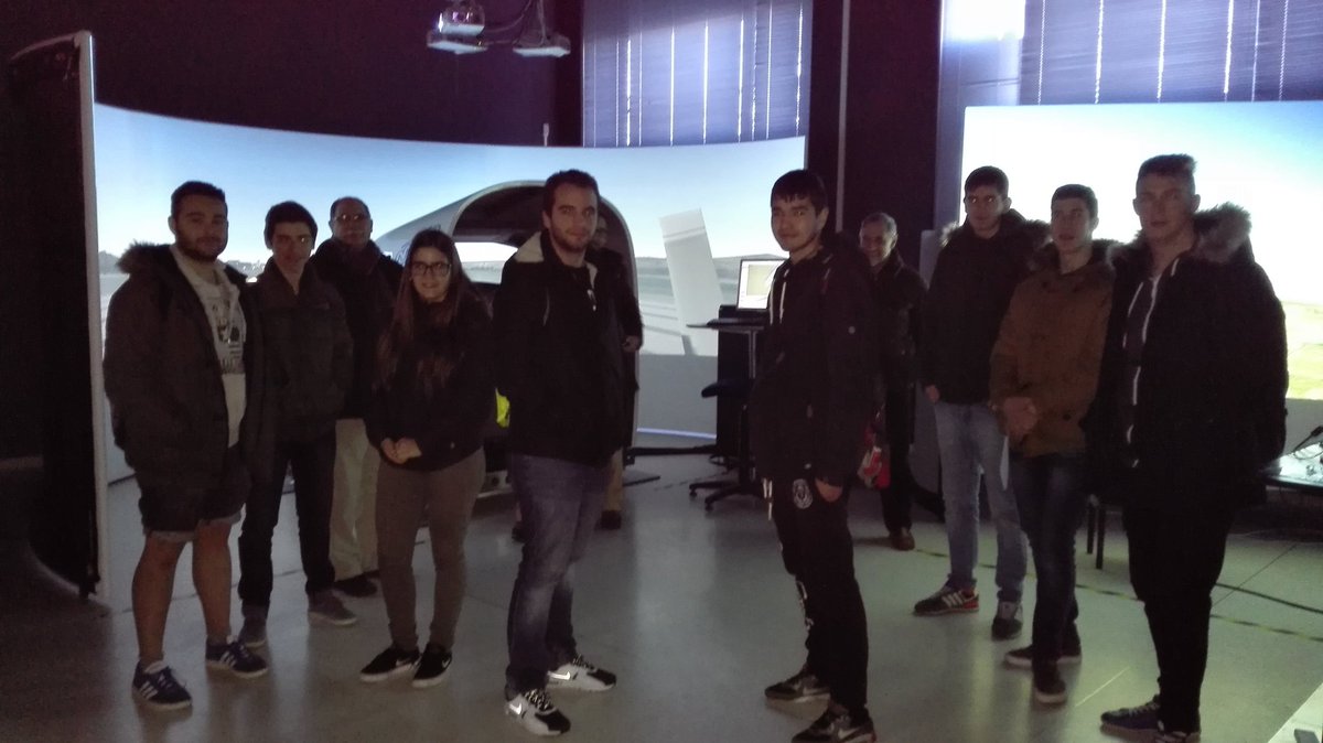 IngenieriasLeon's tweet photo. Alumnos del IES de San Andrés del Rabanedo visitan la escuela de ingenierías industrial e informática https://t.co/xbyACaD35r