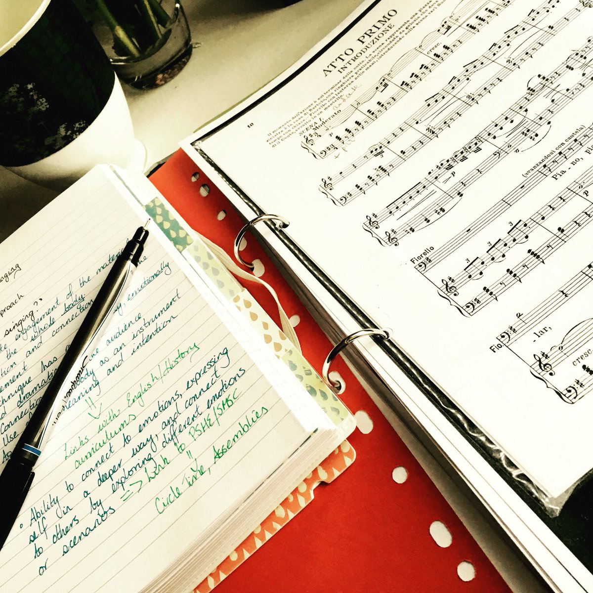 c_sherring's tweet photo. Ready for day 1 at @RoyalOperaHouse ... I think... #musiced #classroomsinging #opera #coventgarden #takeadeepbreath https://t.co/ZqCMIgjEv0