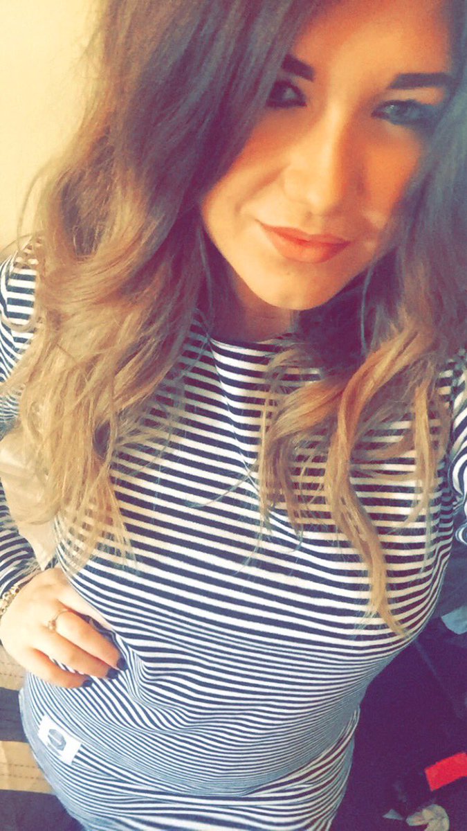 sam_mcowan's tweet image. This weather only calls for one thing... @mycommongoods striped T 😍😍 #commonworld #commonselfie #staycommon