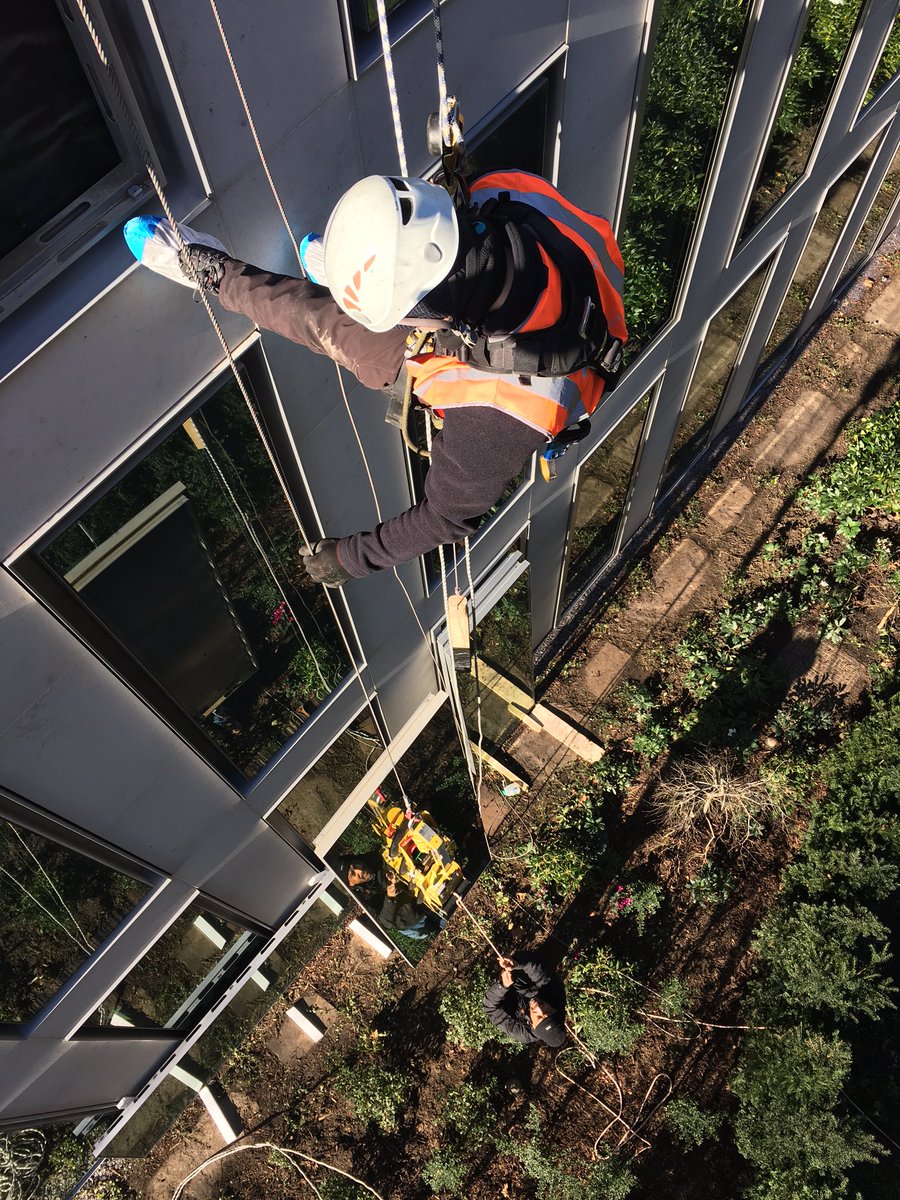 DynamicAccessUK's tweet image. High Level Glass Replacements! #DynamicAccess