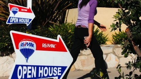 CBCNews's tweet image. Average house price in Canada up a whopping 17% to $470,297 last month ift.tt/1WpojCP