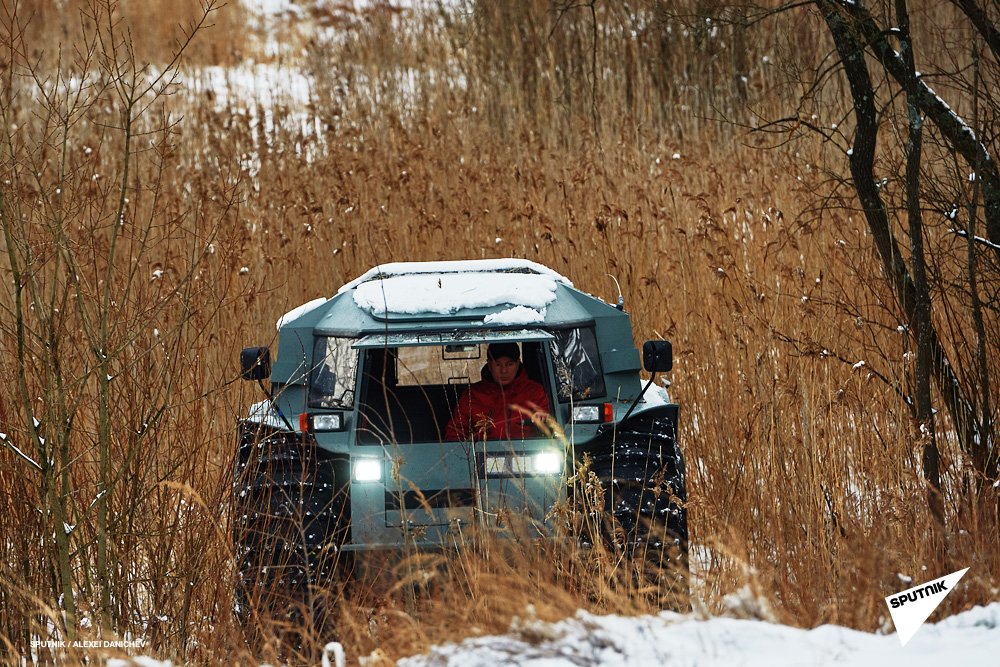 SputnikImages's tweet photo. Demonstration of the Russian-made amphibious vehicle Sherp: https://t.co/Gm7EoBh88x https://t.co/zfJyqiYWeC