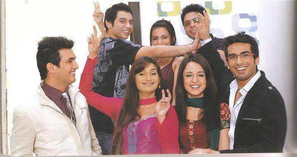 _TheNightshade_'s tweet photo. @MBCBollywood @StarAnilJha #MileyJabHumTum fans hv bn missing d show #Mjhtians request StarTv to retelecast it on tv https://t.co/nL8hlxFvM6