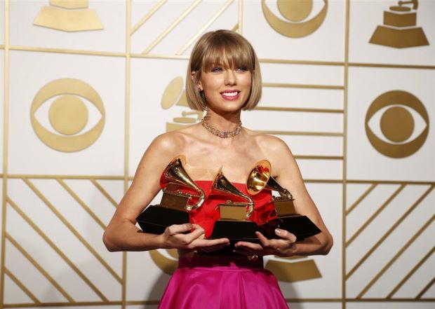 #TaylorSwift wins #AlbumOfTheYear! Run TSwizzle.rocks @ this.rocks! #GRAMMYs #thisdotrocks
