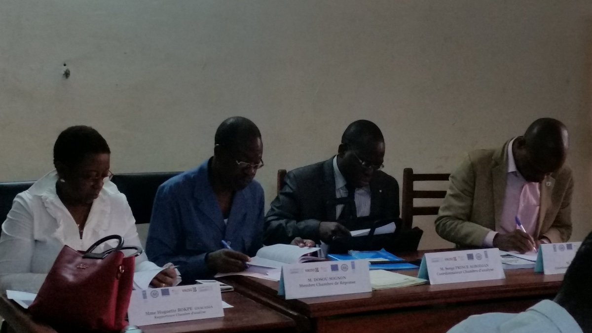 amevi9's tweet photo. #vote229 #e_obs @Vote_229 conférence de presse Plateforme Electorale des OSC du Bénin cc @osiwa1 @JulienOUSSOU https://t.co/2qj1oLD0j8