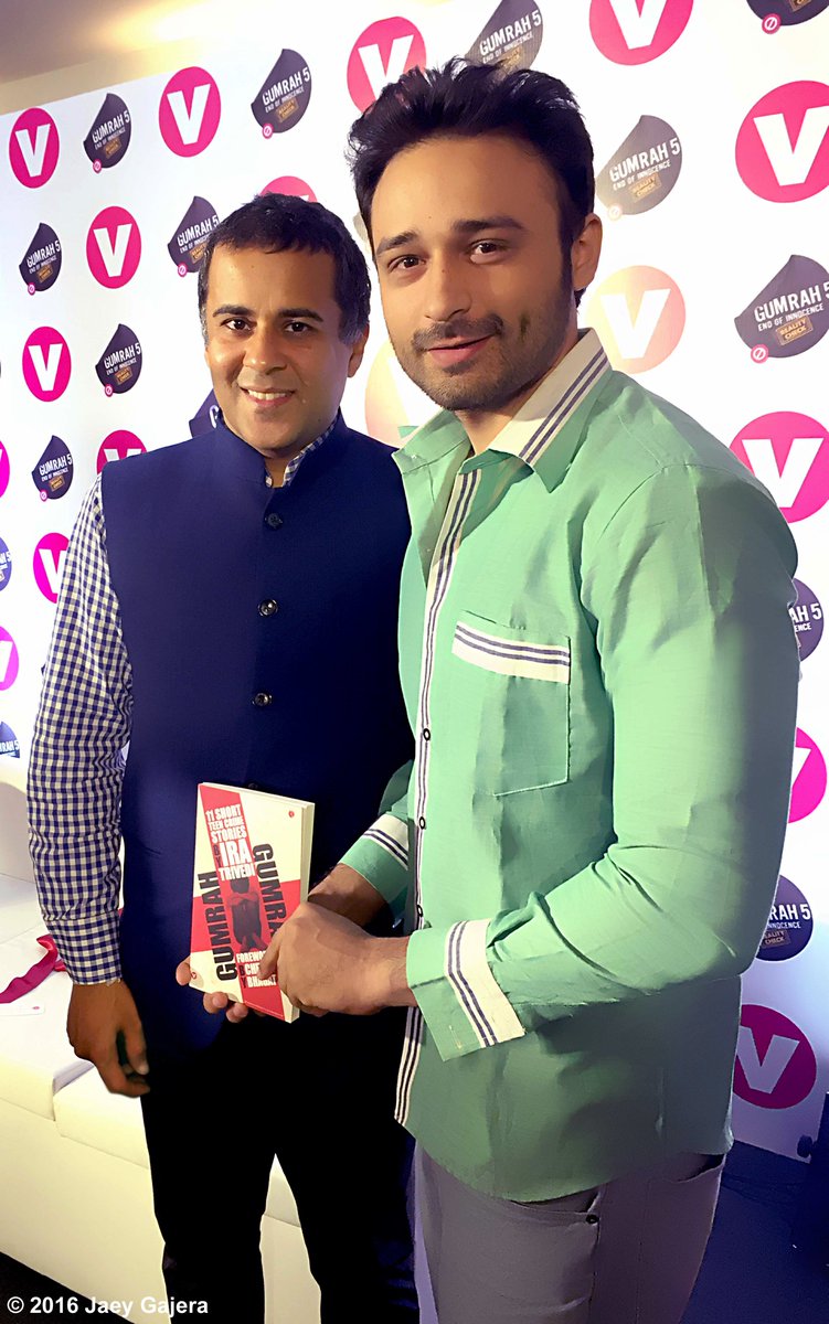 TeamJaey's tweet photo. @chetan_bhagat &amp; @JaeyGajeraIndia together at @ChannelvIndia 'Gumrah' Book Launch. #GumrahBook #ChetanBhagat #Bandra https://t.co/00NCTqhgWZ