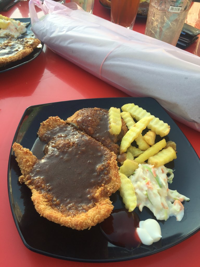 SyahmiJibam's tweet photo. Chicken chop RM 3 . Berbaloi baloi 😋 https://t.co/ppelmbuRFf