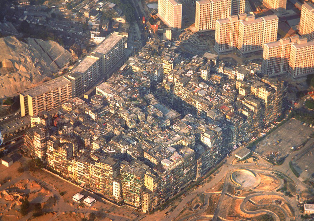 threesixtysteps's tweet image. Kowloon Walled City: An Industrial Dystopia in Hong Kong’s Past 360steps.wordpress.com/2016/02/16/kow…