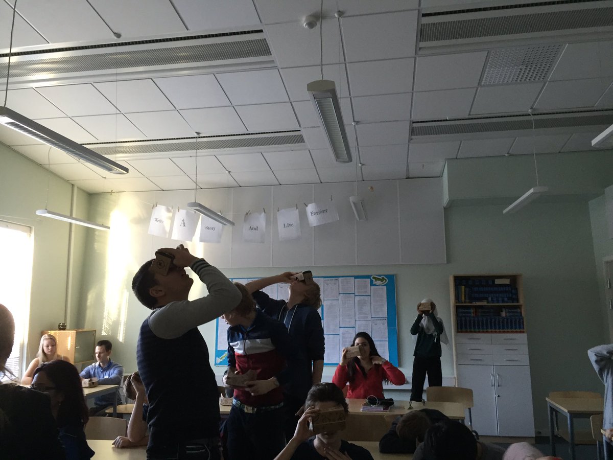 Kattis84's tweet photo. Vi tar in verkligheten i klassrummet idag. #GoogleExpeditions https://t.co/IAuIcQsxM5