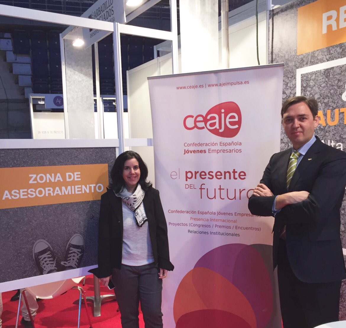 juanmerino_'s tweet photo. Hoy Salón mi #Empresa #SME2016 acompañando a los #JovenesEmpresarios d #Madrid @FAJEMADRID y su Pta @beatrizdelariva https://t.co/75I4tGrzbv