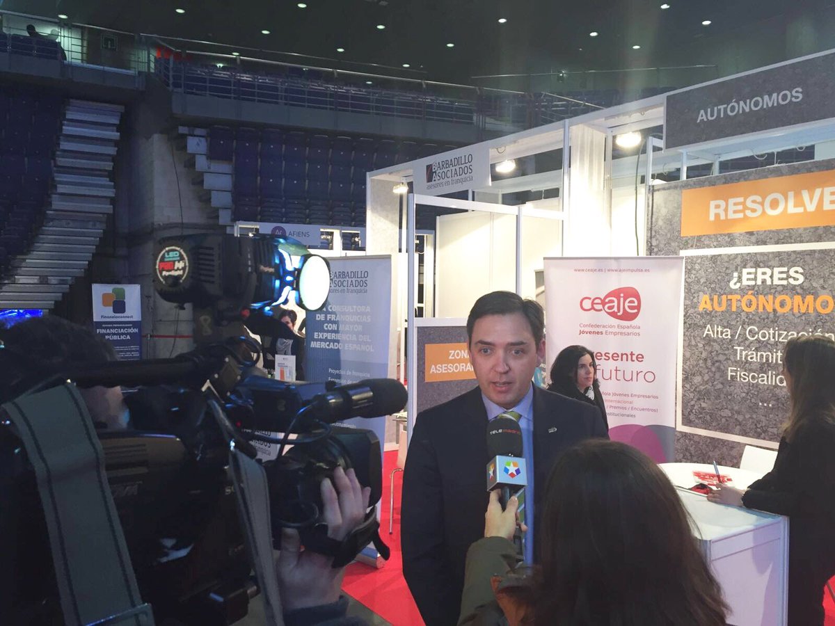 juanmerino_'s tweet photo. Hoy Salón mi #Empresa #SME2016 acompañando a los #JovenesEmpresarios d #Madrid @FAJEMADRID y su Pta @beatrizdelariva https://t.co/75I4tGrzbv