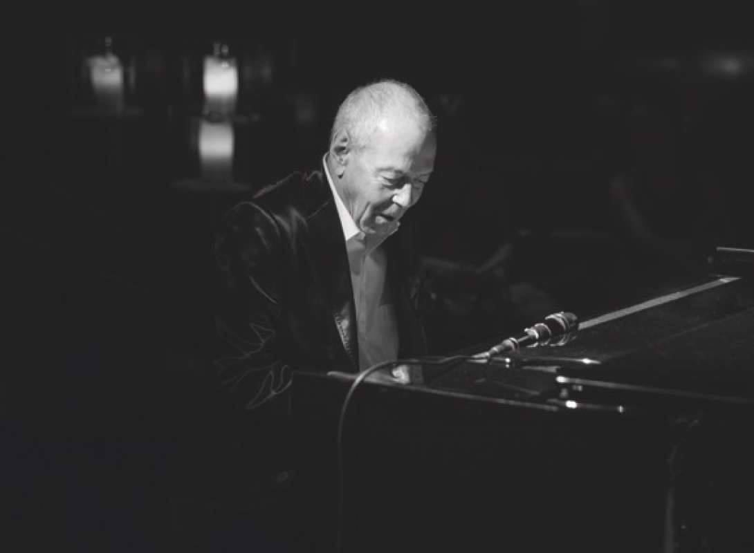 Wir freuen uns, Robi Weber, die Schweizer Soul Jazz Legende, morgen in unserer Storchen-Bar willkommen zu heißen.