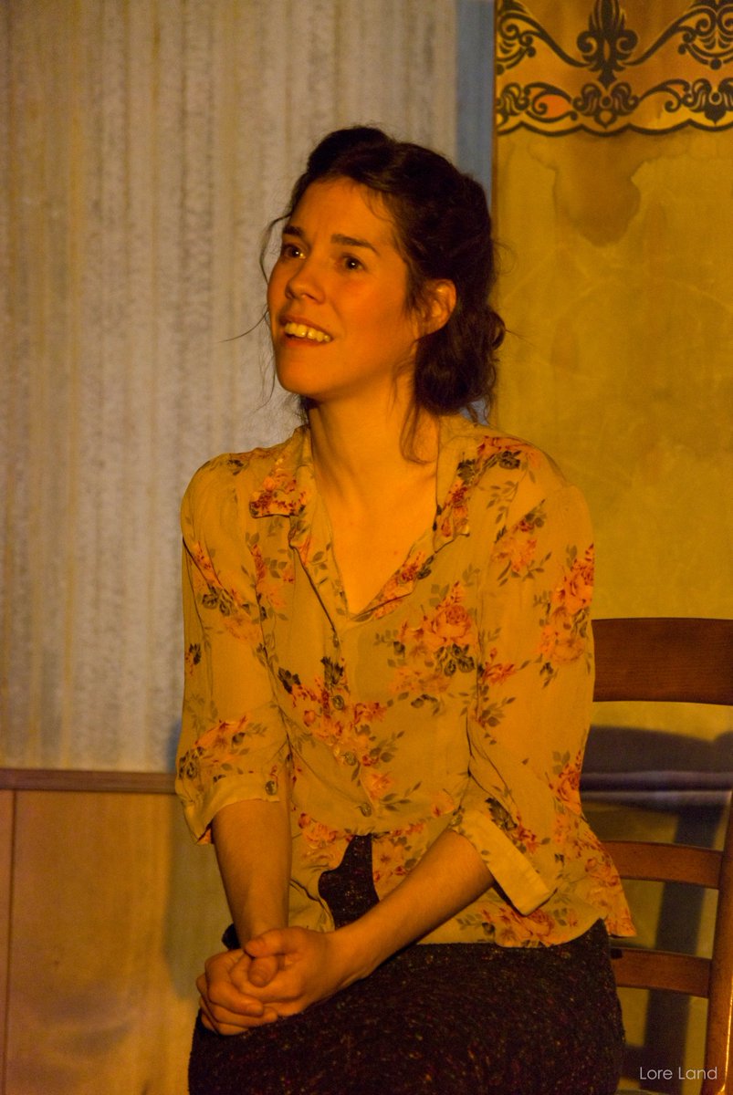 La delicadesa de Laura i la sensibilitat de Miquel tot recordant un barri que fou un lloc on poder ser feliç.