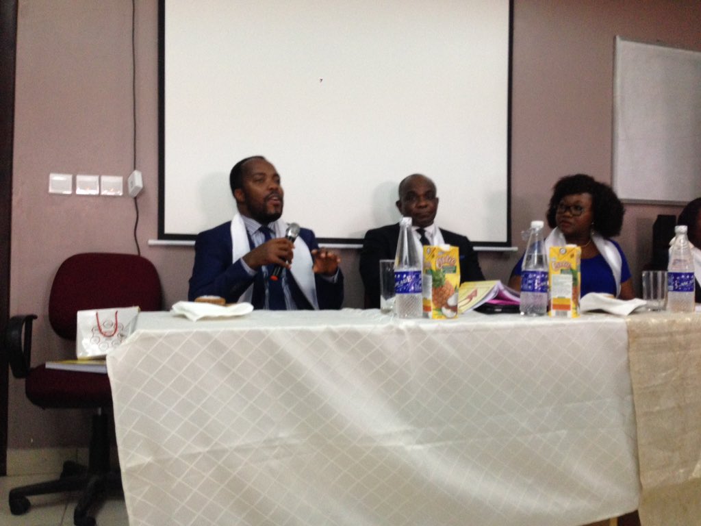 Dee_Longz's tweet photo. Whatever a person is goin 2 b is nt determined by d status of dir birth @ukidare @poise_gfa #40FirstJobsBookReading https://t.co/sLUS0TYpr2