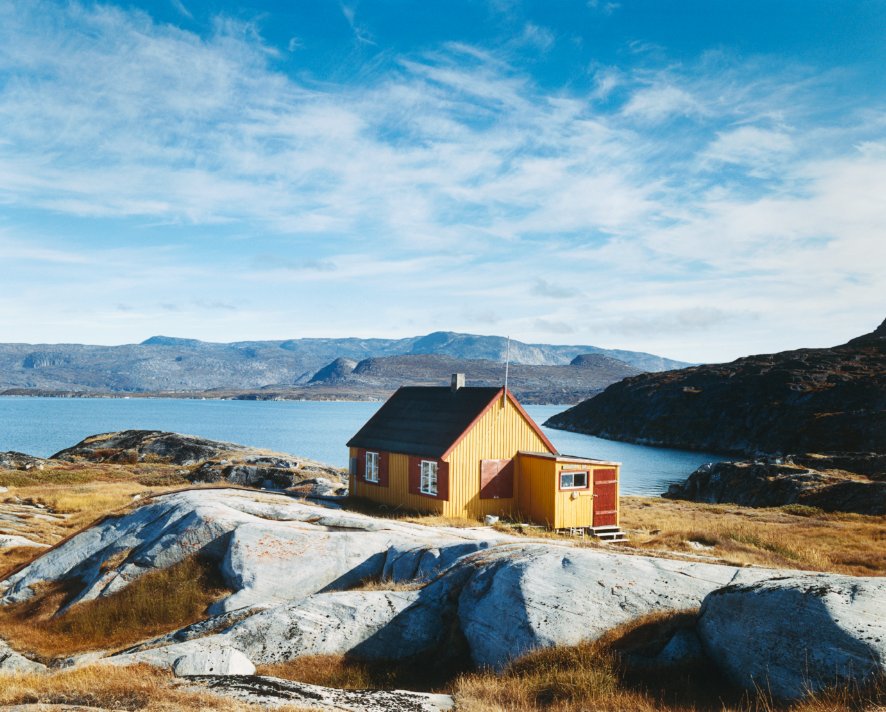 LPMagUK's tweet photo. #picoftheday Like many #Greenlandic houses, this cabin in #Rodebay is brightly painted, to define its function. https://t.co/ij4311PRrY