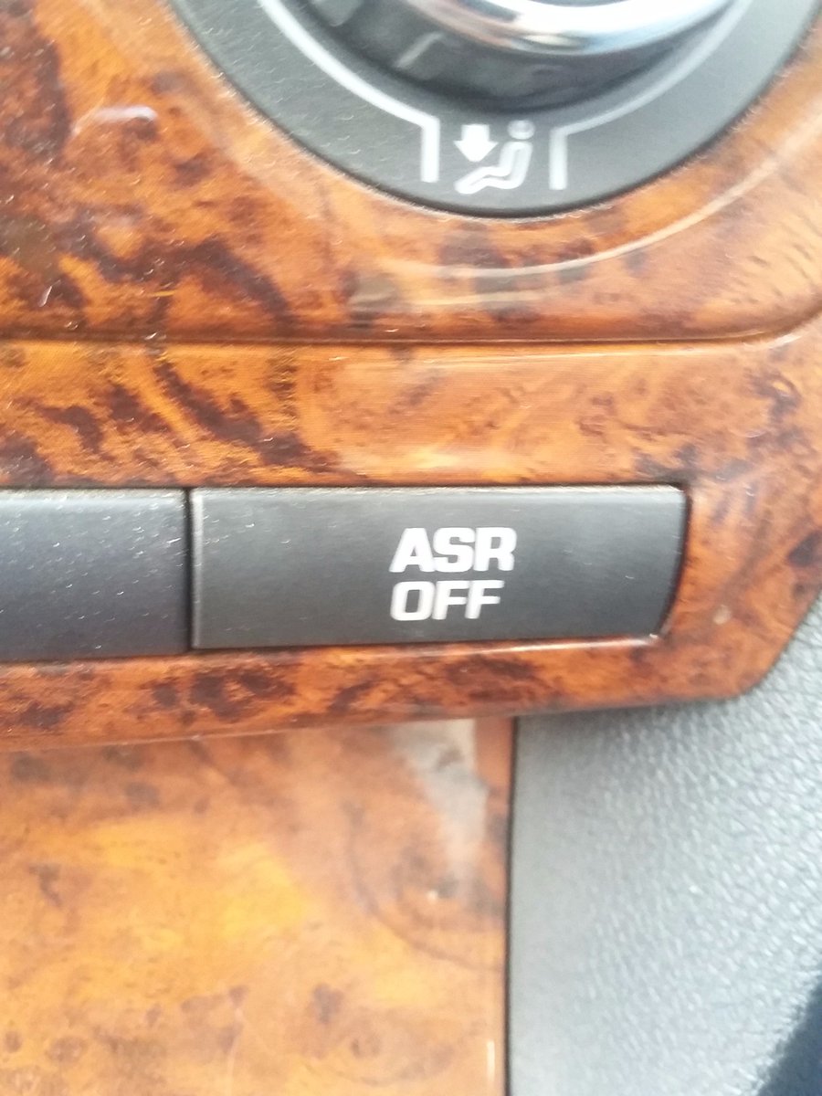 sukhpreetsing31's tweet image. Only a few people know what the #ASROFF button does to a #Skoda #Laura #TSI. Congratulations @vj_vidit