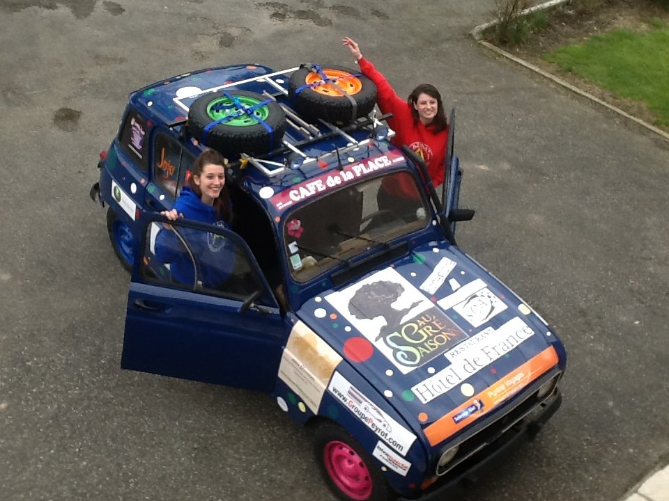lesJobardes's tweet photo. Dernière étape en @ariegeledpt @azinat09 ! En route pour le @4L_Trophy .... #jojo https://t.co/Xgj83ucxbK