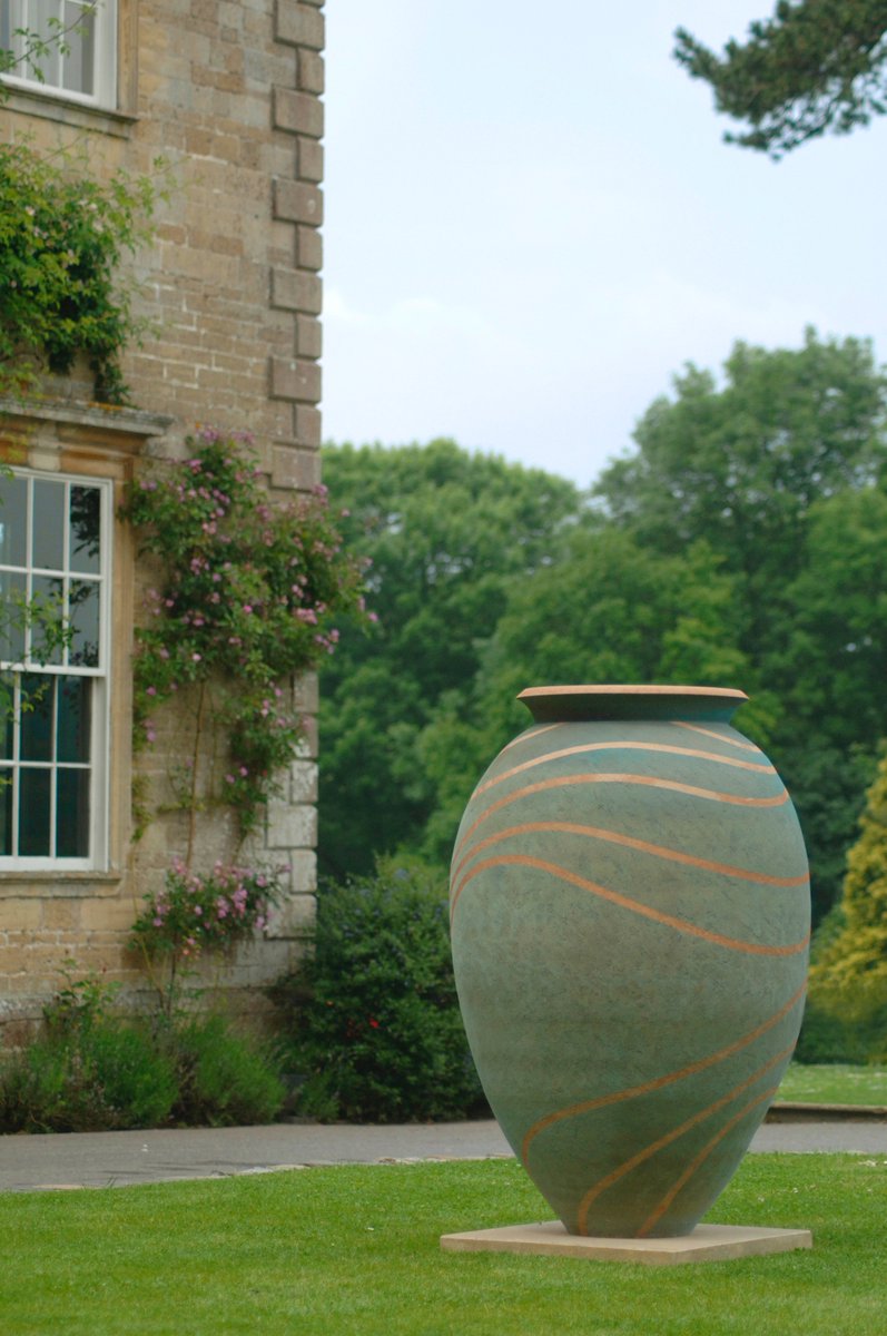 PhilipSimmonds2's tweet image. 'Cirque' 1.2m tall Symmetrical yet different from every angle. Available to commission #gardendesign #sculpture