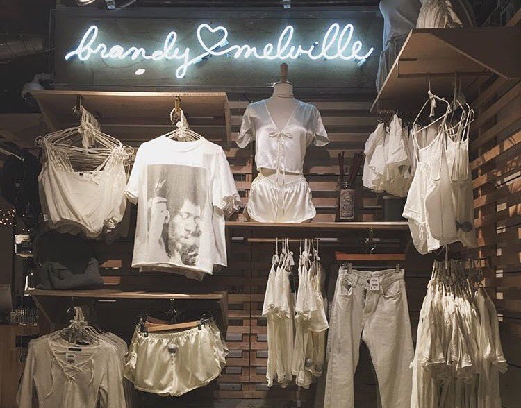 pslox's tweet photo. brandy melville https://t.co/q55F3oxLG2