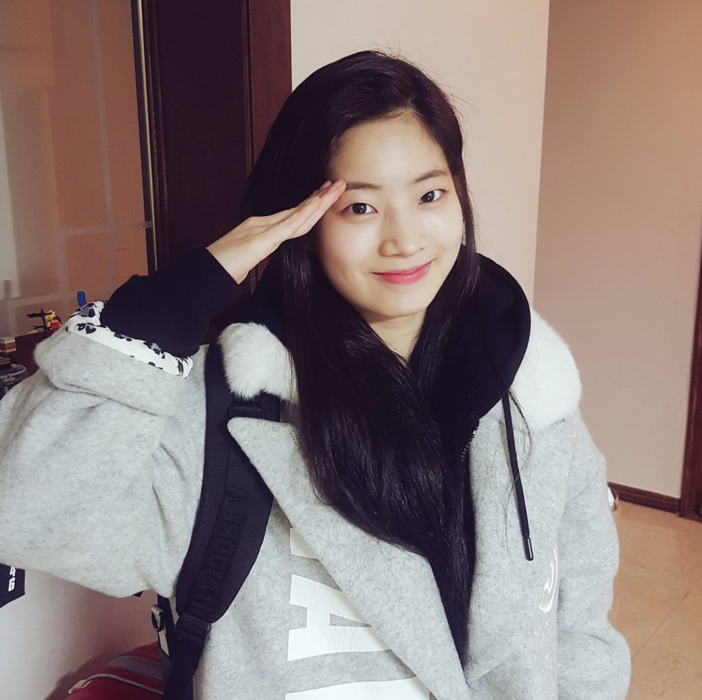 JYPETWICE's tweet photo. 어제 밤, 입소 연습을 하던 다현이..다현아 비록 4일이라는 짧은 시간이지만, 많이 배워서 오고, 건강하게 지내다 오렴! from TWICE &amp; ONCE #TWICE  #트와이스 https://t.co/I3EJGBcyyG