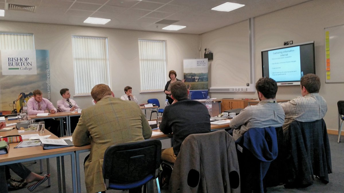 RhondaT40's tweet photo. #FMD2015 looking at Business Strategies and Business Plans @riseholmecampus https://t.co/xjjpOhlrEN