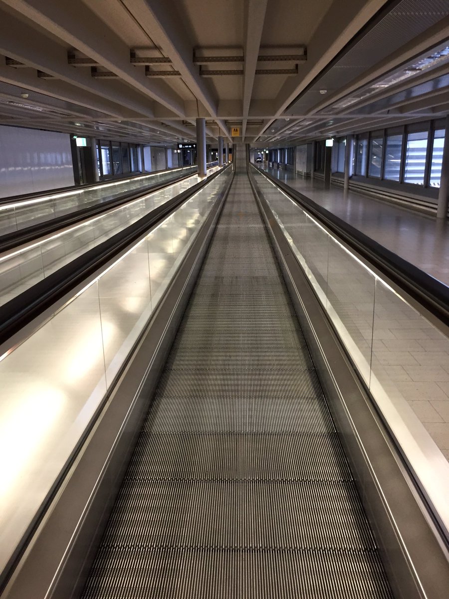 d_kahlina's tweet image. Lonely traveller at airport Zürich  #SplashJam