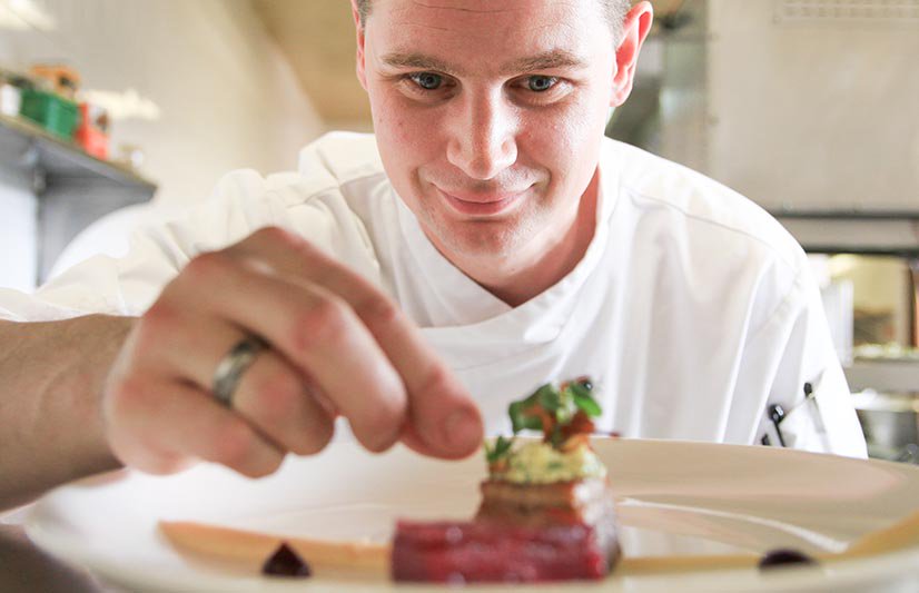 SACLMag's tweet photo. Meet the man rocking the Cradle - Chef Chris Tustian of @forumhomini > https://t.co/07CxH2Qmrf #CountryChef #Food https://t.co/VZJcz1bbtr