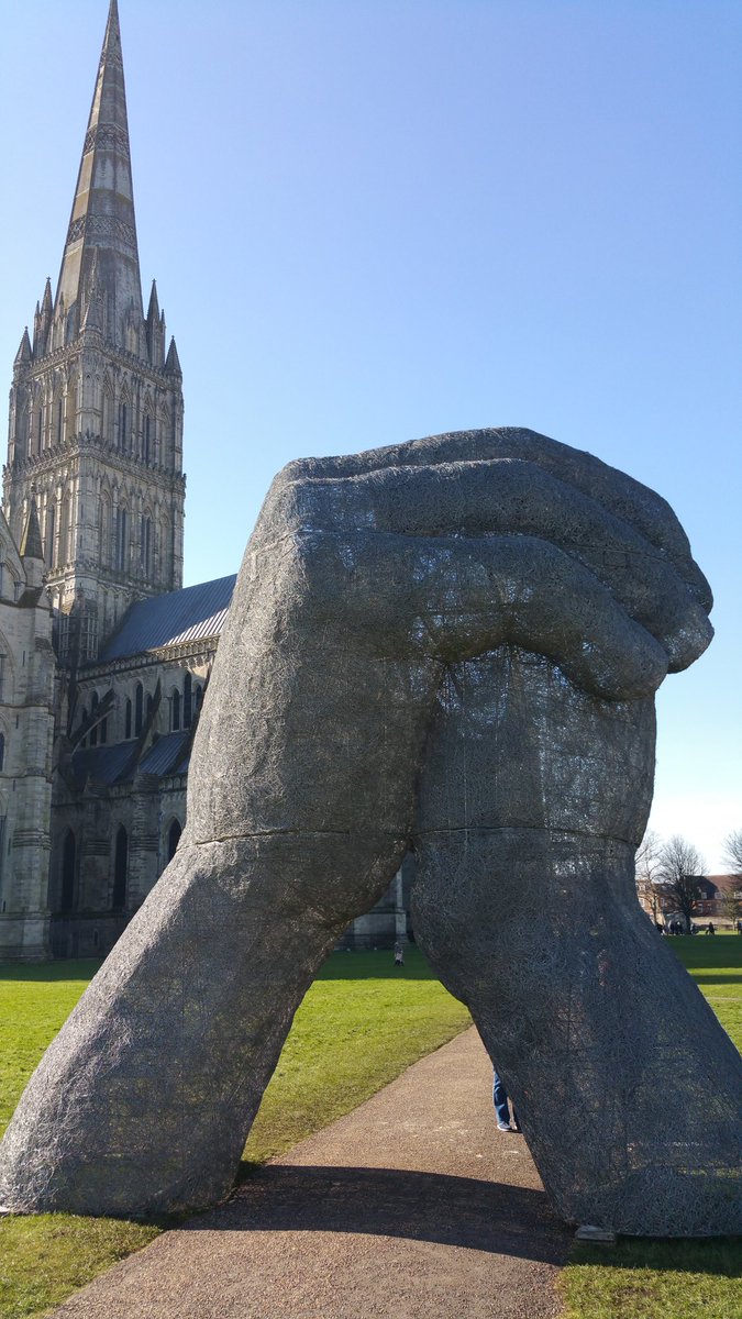 The Kiss Wire Scupture By Sophie Ryder At Salisbury Cathedral Grounds the-kiss-wire-scupture-by-sophie-ryder-at-salisbury-cathedral-grounds