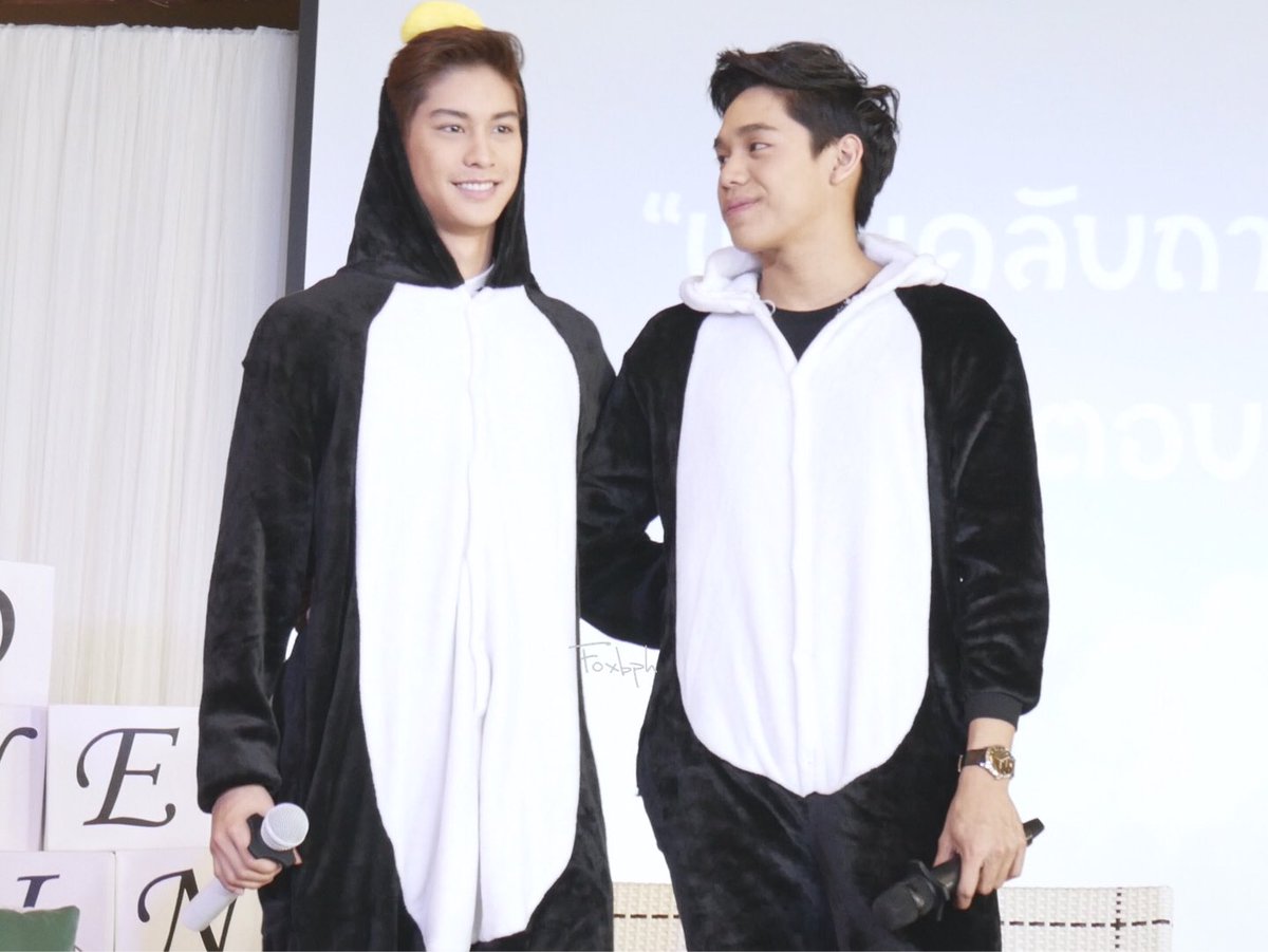 FoxbPh's tweet photo. ดึงๆๆ หมีๆ กอดกวิ้นหน่อย
ออกวิ้นของพี่หมี #ทีมเงินออกัส #OnefinedaywithNgAg https://t.co/ZEs5VIt3Oz