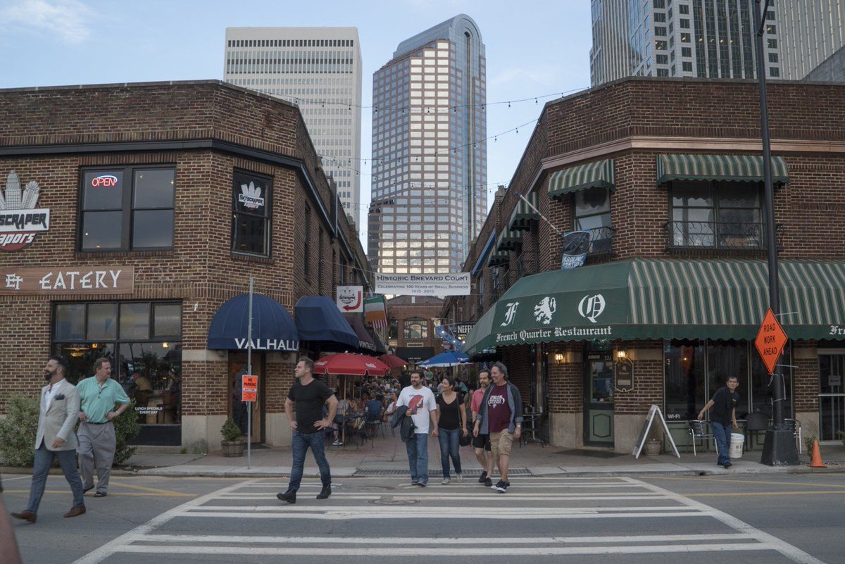 CharlotteFive's tweet photo. One random idea to bring more retail to uptown, from @nibletodell. Could it work? https://t.co/mNi2h537d3 https://t.co/hsJJ5aBuuC