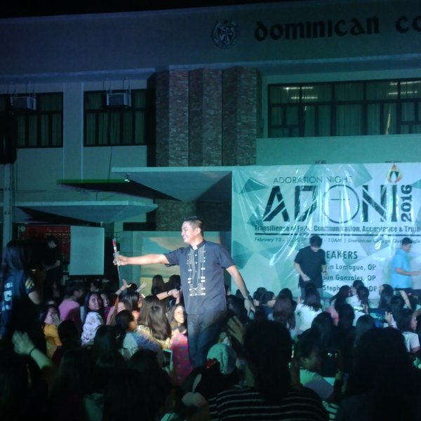 dcanssc1516's tweet photo. "With Jesus, everyday is Valentine's Day!" The Brothers giving away flowers! #DcanAdoNi2k16 https://t.co/aUdXJFoGud