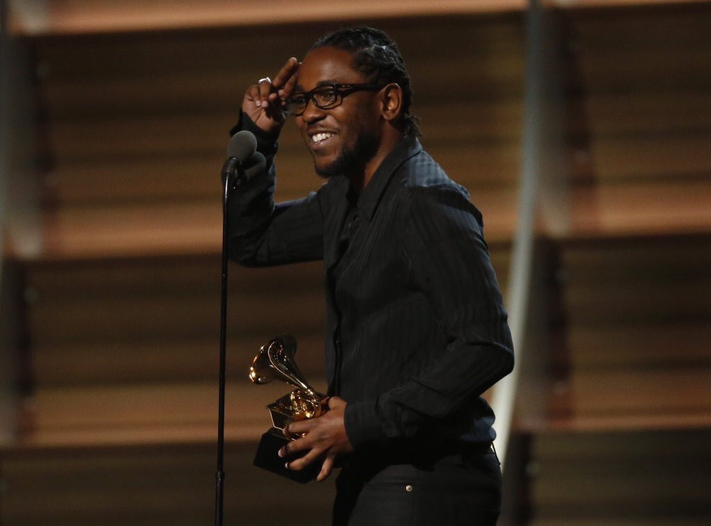 SergOnlyMusic's tweet photo. Kendrick Lamar, Taylor Swift, The Weekend y Bruno Mars fueron los grandes triunfadores de los premios #Grammys 2016 https://t.co/vi1U0q9B7x
