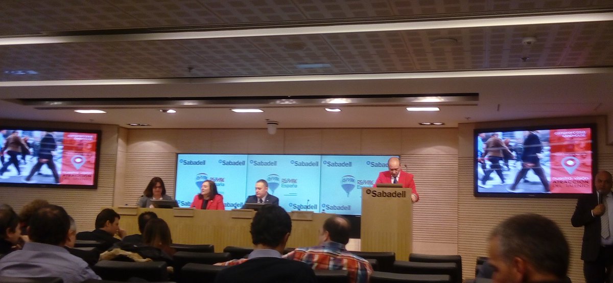 Mesa de debate sobre #retencióndelTalento con <a href="/jordimallafre/">Jordi Mallafré</a> <a href="/susanna_arto/">Susanna Artó Corbella</a>  @leoroca2011 <a href="/annacompany14/">anna company</a>